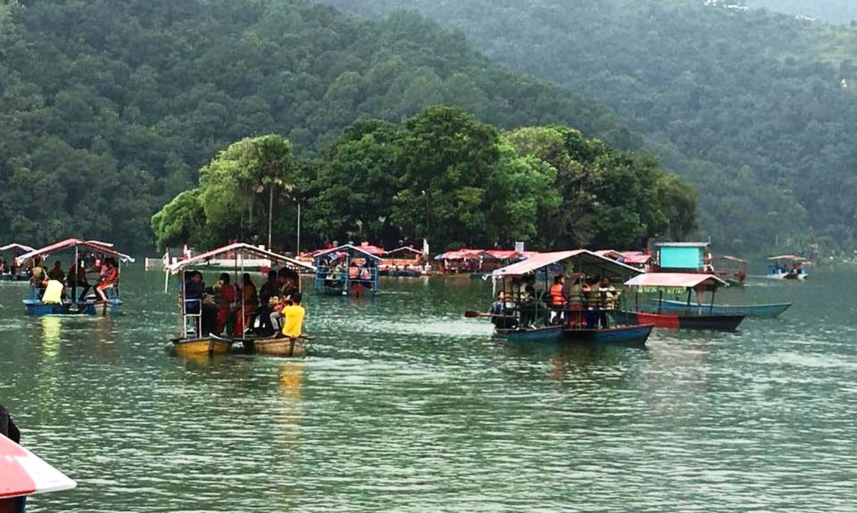 फेवातालमा डुङ्गा पल्टियो, २ को उद्धार, १ जना बेपत्ता