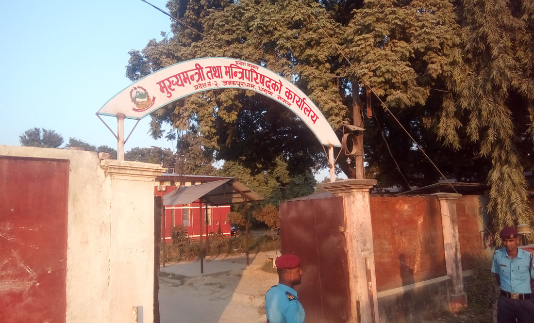 प्रदेश सरकार र कर्मचारीबीच विवाद बढ्यो