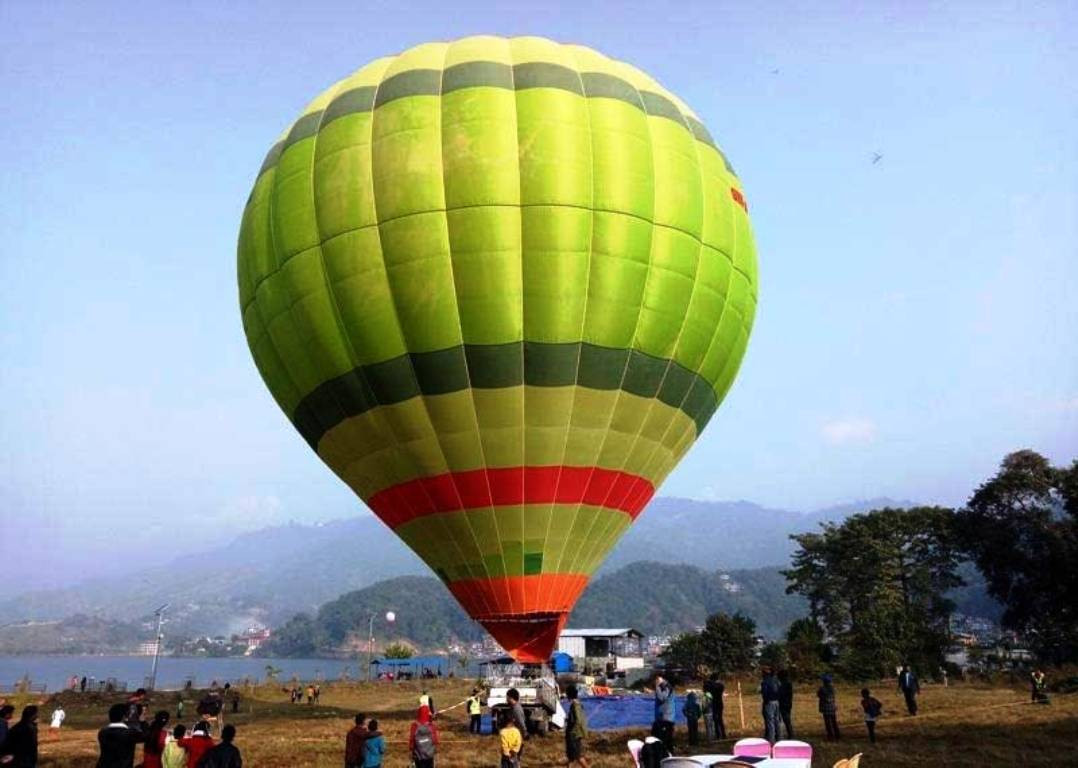 पोखराको आकाशमा ‘हट एयर बेलुन’