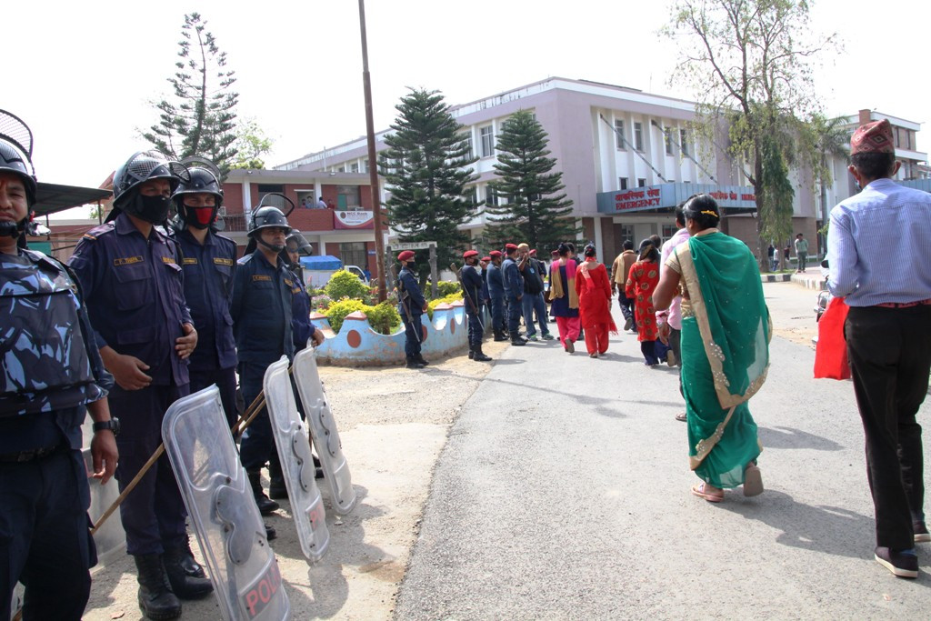 बिरामी मृत्यु प्रकरणः तनाव बढेपछि भैरहवा अस्पतालको ओपीडी सेवा बन्द