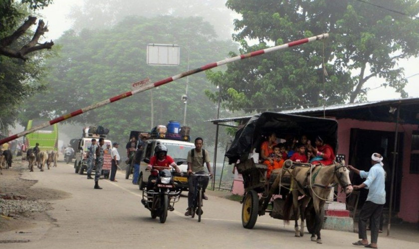 कोरोना भाइरसको सन्त्रासः भारतबाट फर्किने नेपालीको लर्को