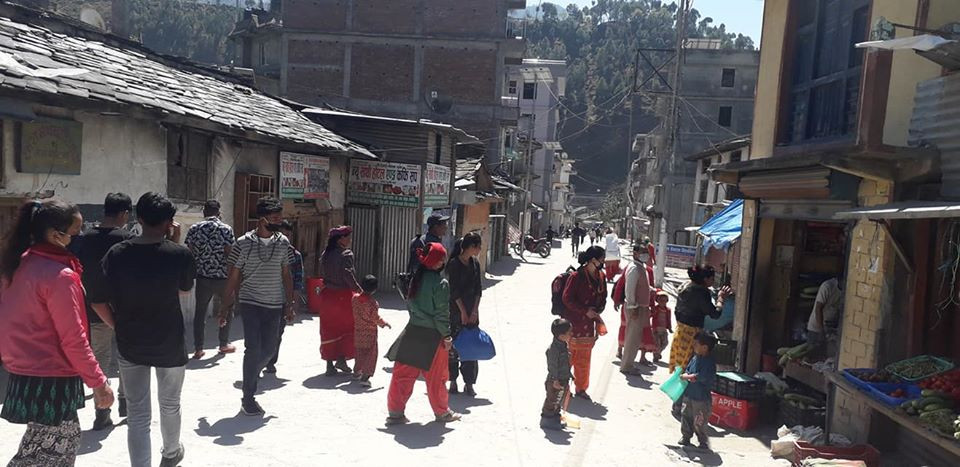 लक डाउनले छोएन बझाङलाई, १५ सवारी भित्रिए, मन्दिरमा उस्तै घुँइचो