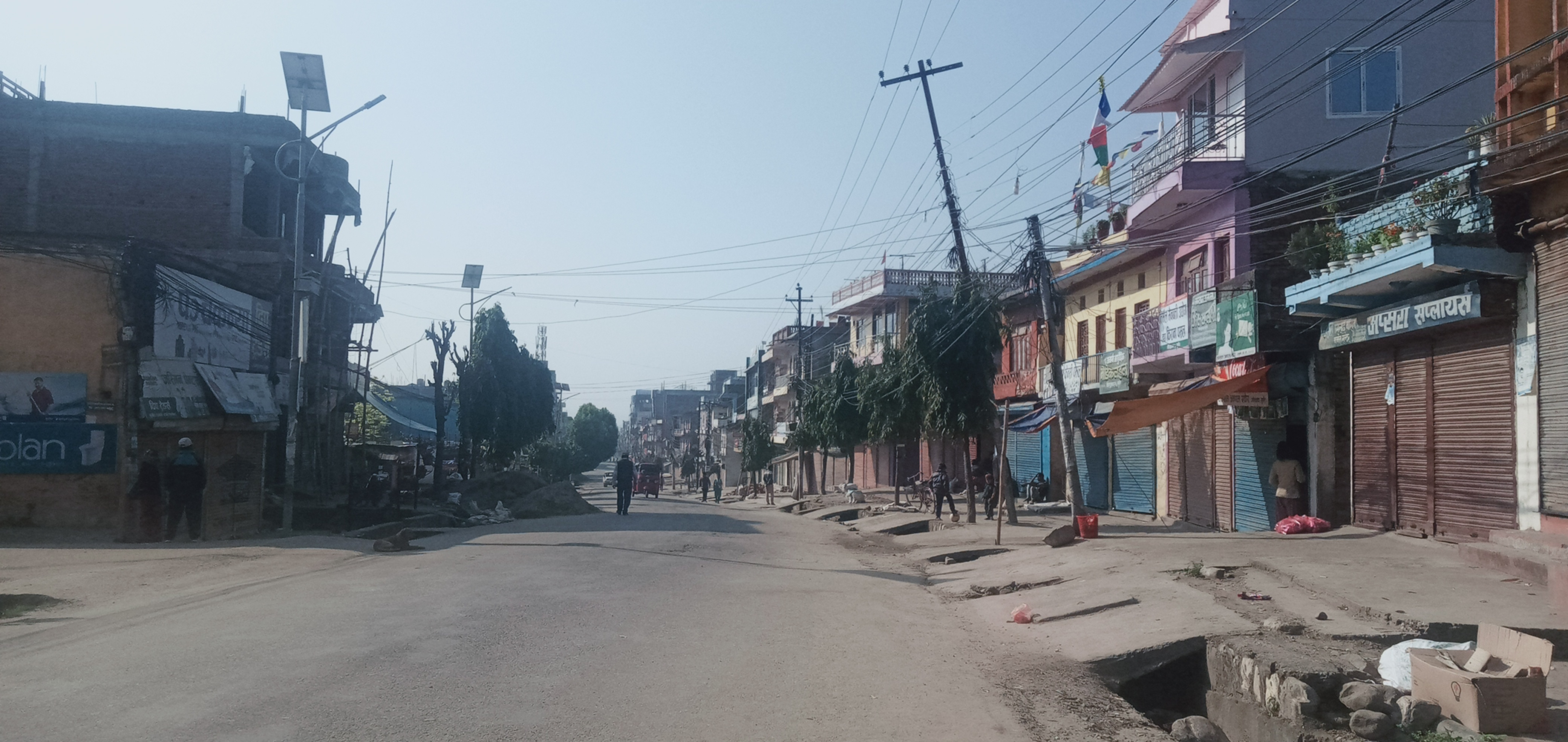 'लकडाउन'को दोस्रो दिन : वीरेन्द्रनगर सुनसान, मजदुर काममा व्यस्त (फोटो फिचर)