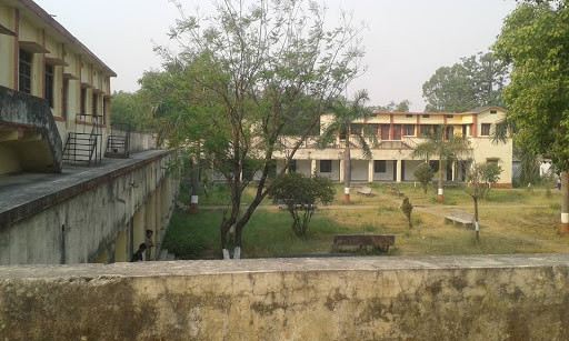 कोरोना संक्रमितसँग आएका तीन जना क्वारेन्टाइनमा, एक जना भेटिएन