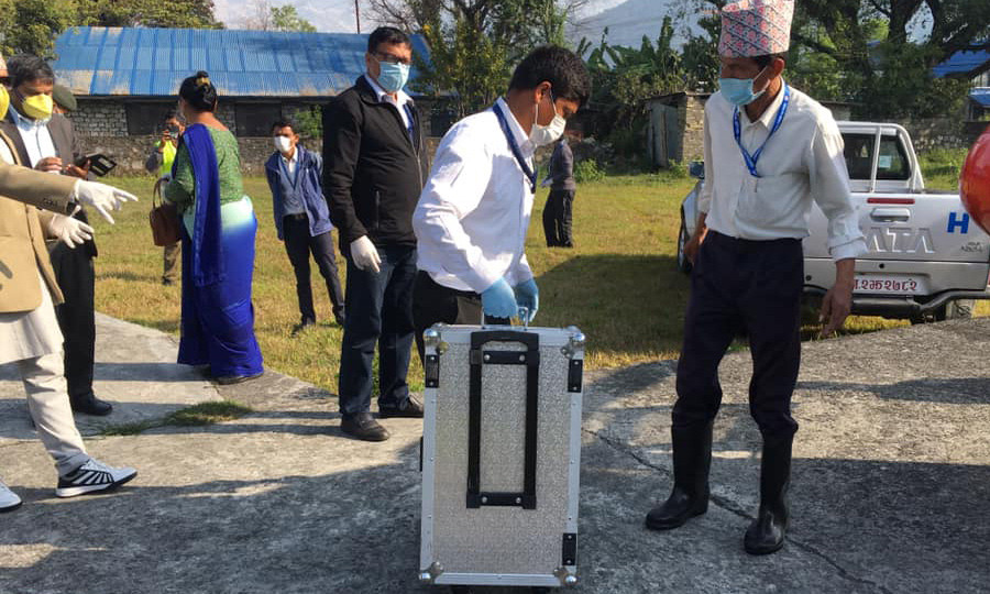 पोखरा आइपुग्यो कोरोनाको परीक्षण गर्ने पीसीआर मेसिन