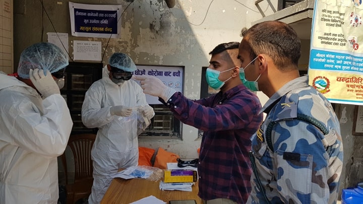 चन्द्रागिरि नगरपालिकामा विदेशबाट आएकाको नमुना संकलन सुरु