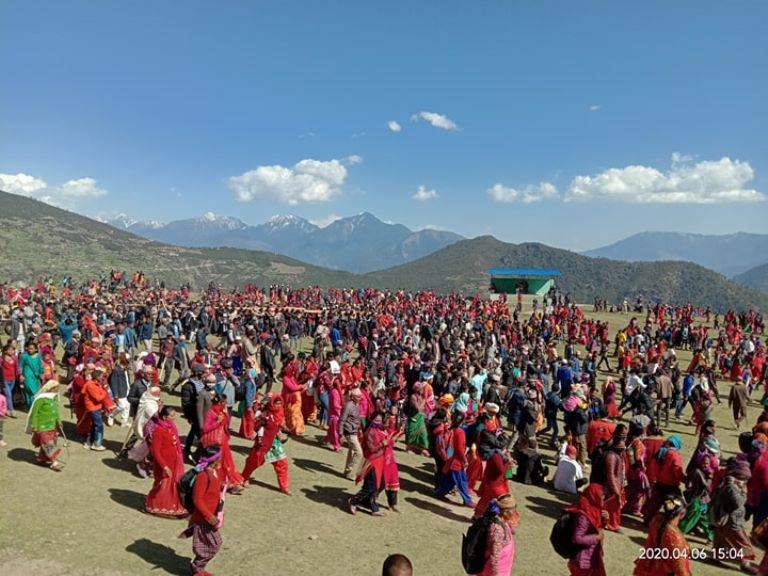 लकडाउनलाई बझाङवासीको चुनौती, मेलाको नाममा हजारौँको भीड (तस्वीरसहित)