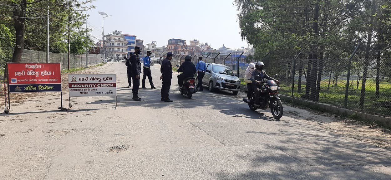 उपत्यकामा ‘लकडाउन’ उल्लङ्घन गर्ने ५ सय ४५ सवारी प्रहरी नियन्त्रणमा