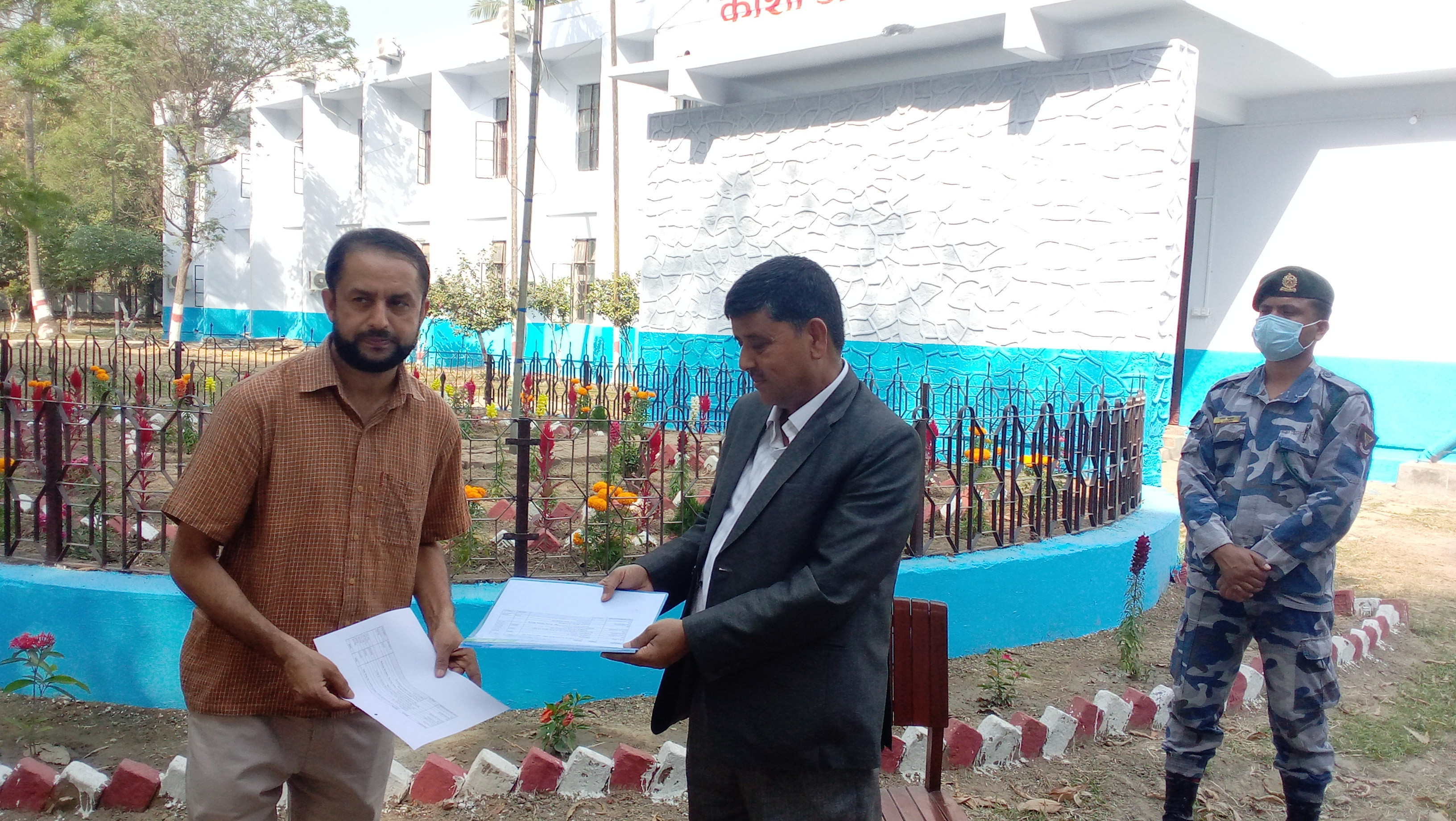 कोरोना उपचार केन्द्रलाई गैससको सहयोग