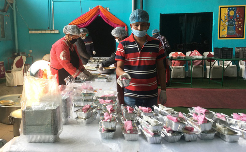 पोखराका युवाले थाले भोकालाई खाना खुवाउने अभियान