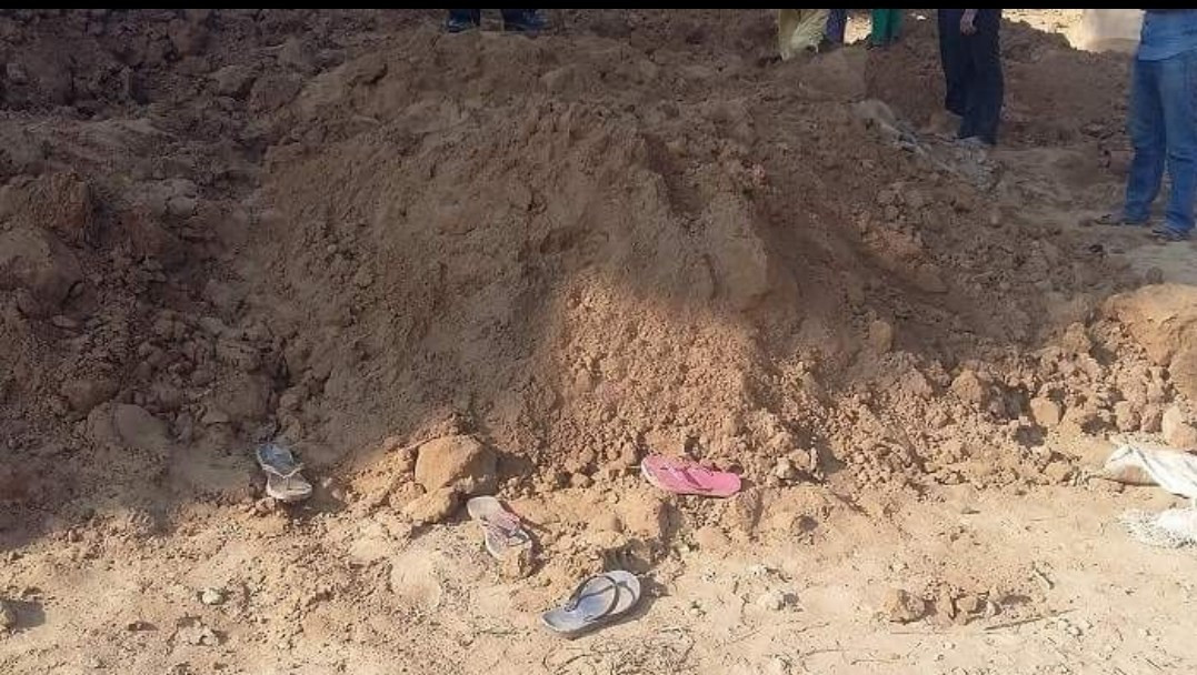 बाजुरामा माटोको ढिस्कोले पुरिएर ३ बालक घाइते