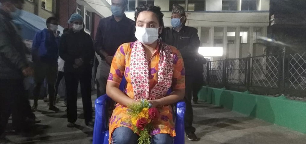 नेपालकी पाँचौ कोरोना संक्रमित युवती पनि निकाे भएर घर फर्किइन्