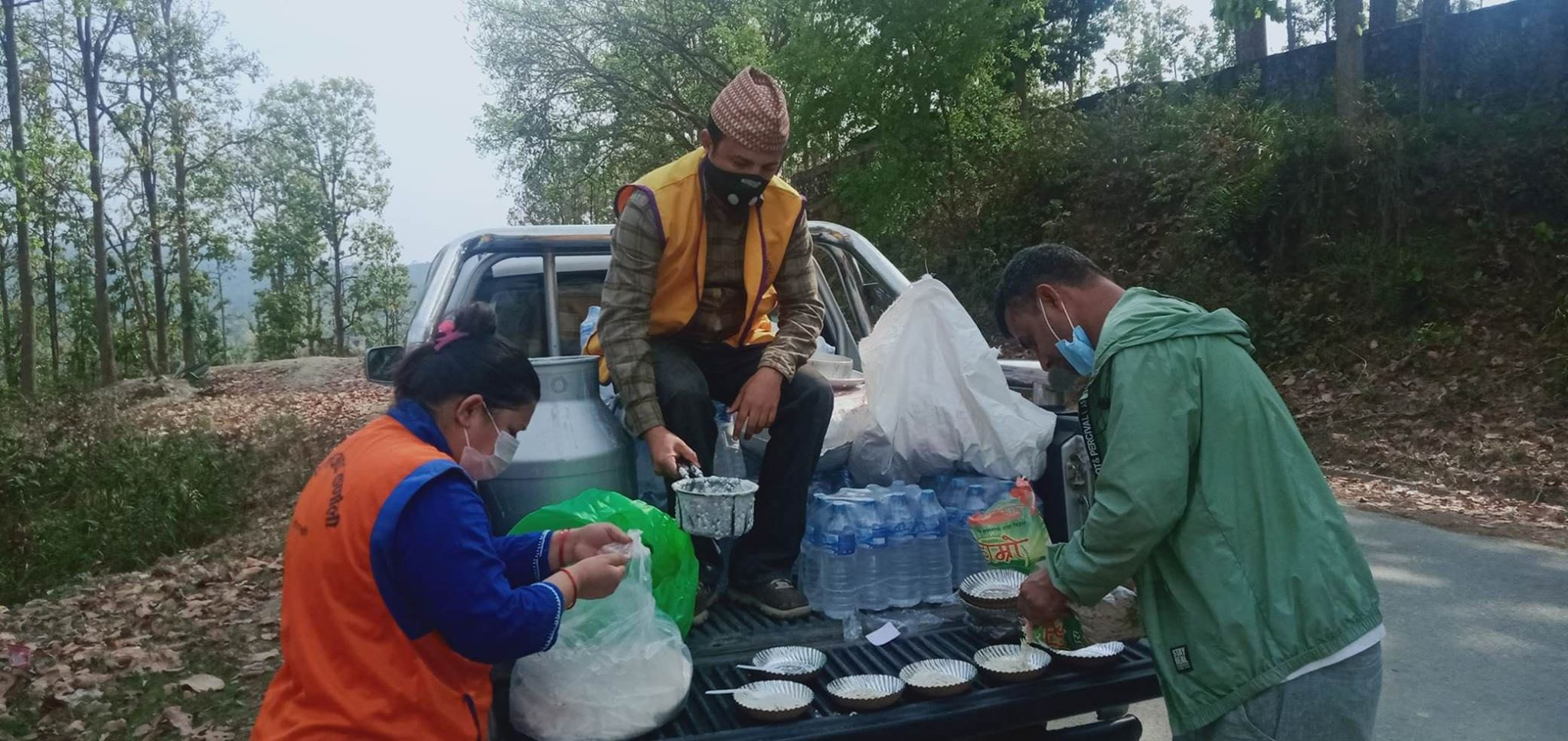 अलपत्र परेका बटुवालाई लायन्सकाे दही-चिउरा