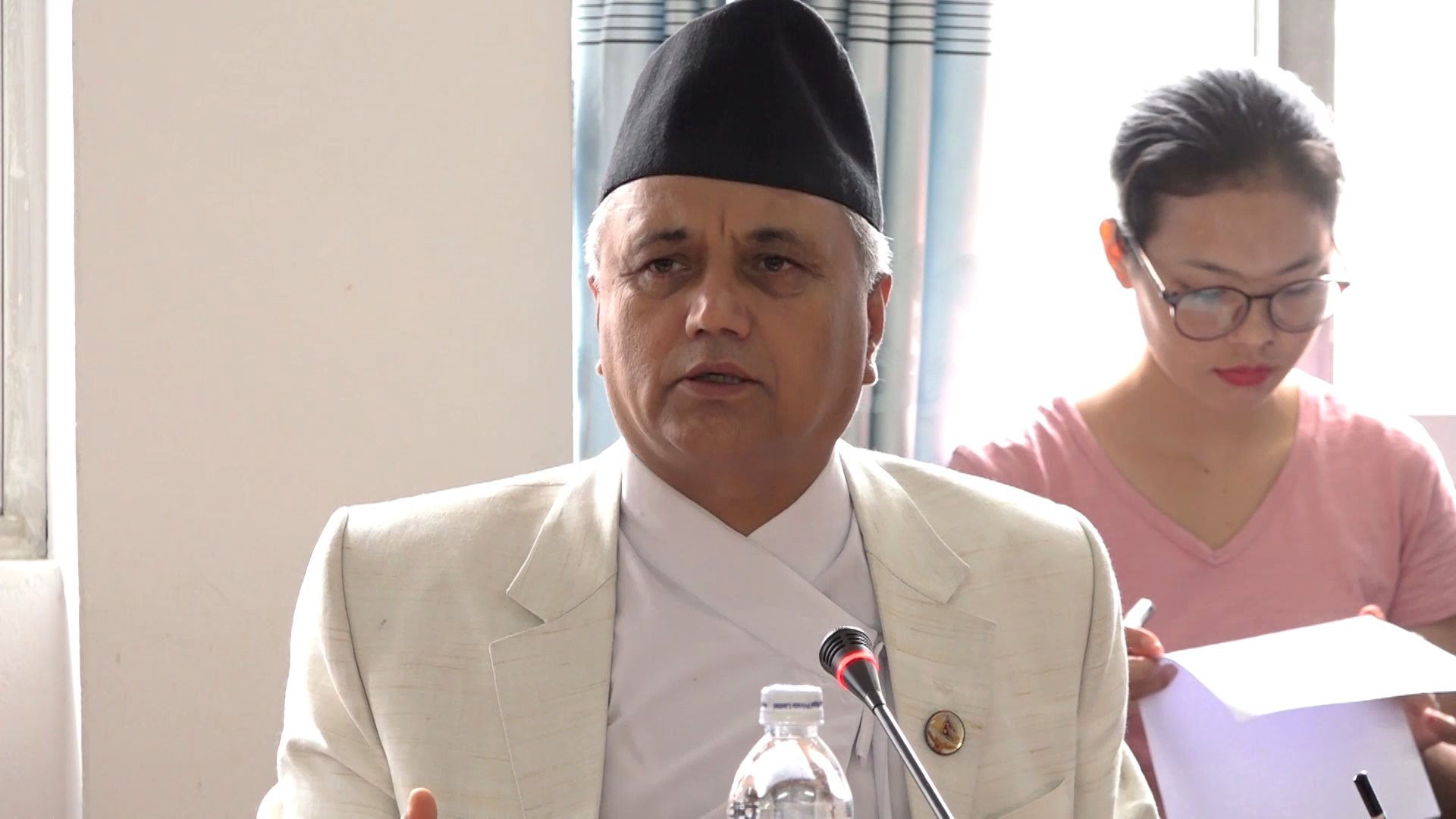 सांसद अधिकारीद्वारा कोरोना कोषमा ५० हजार सहयोग