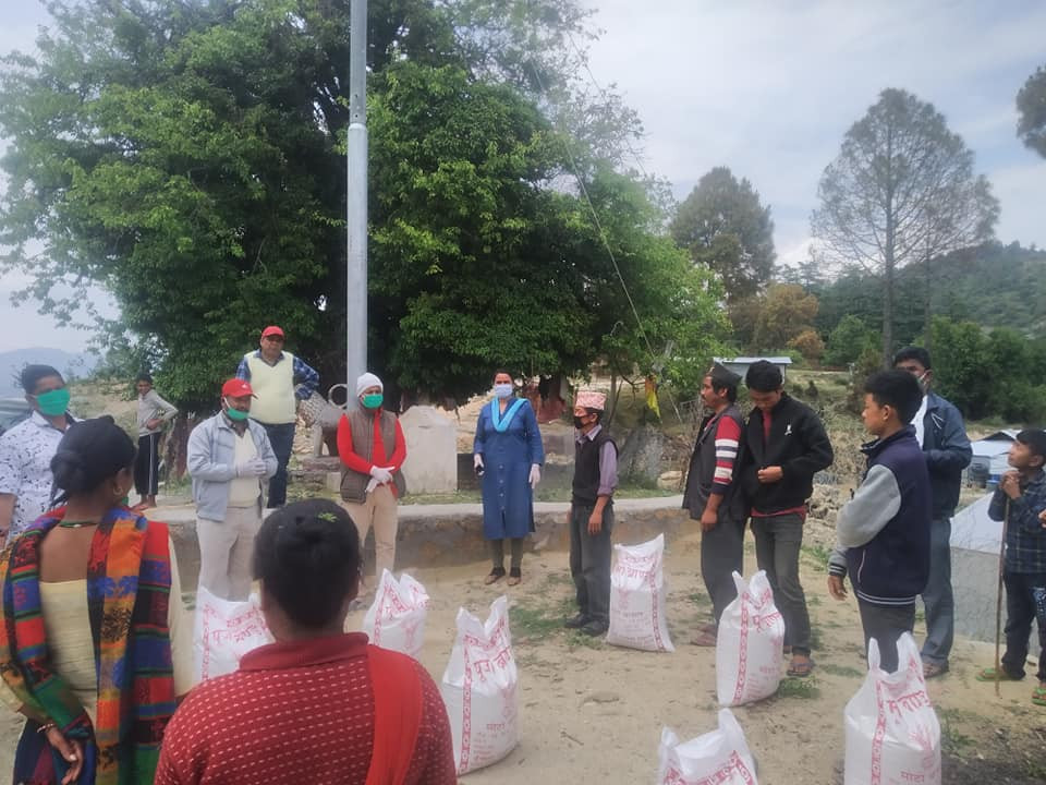 अमरगढीका अति विपन्न परिवारलाई राहत