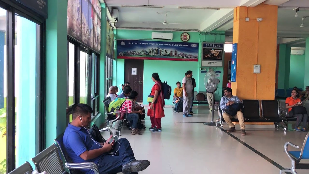 घर जान नपाएका यात्रुको विमानस्थलमै धर्ना