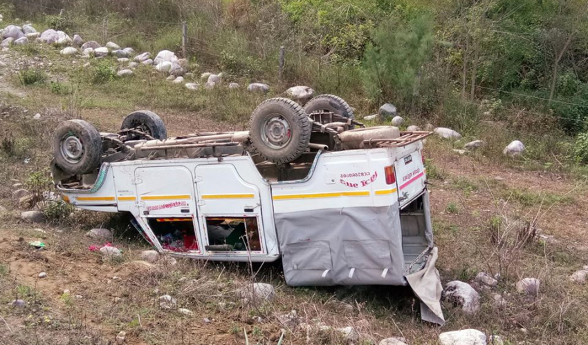 डडेल्धुरामा जीप दुर्घटना, चालक घाइते