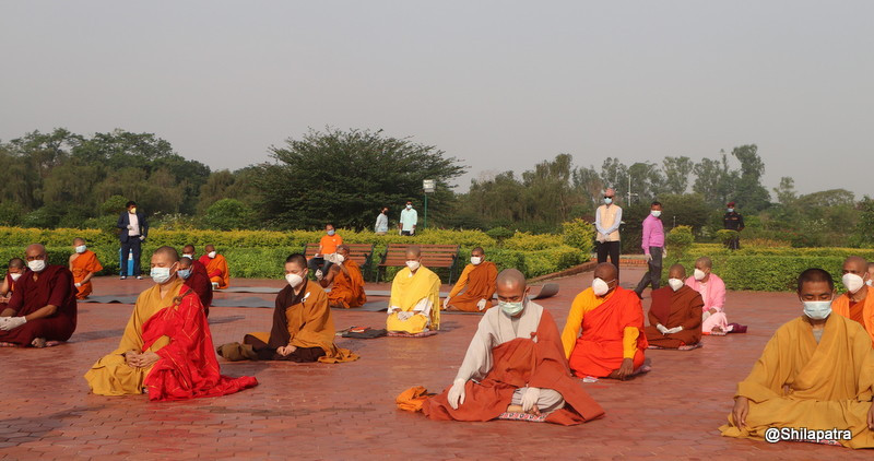 बुद्ध जयन्तीमा मास्क लगाएरै प्रार्थना (फोटो फिचर)