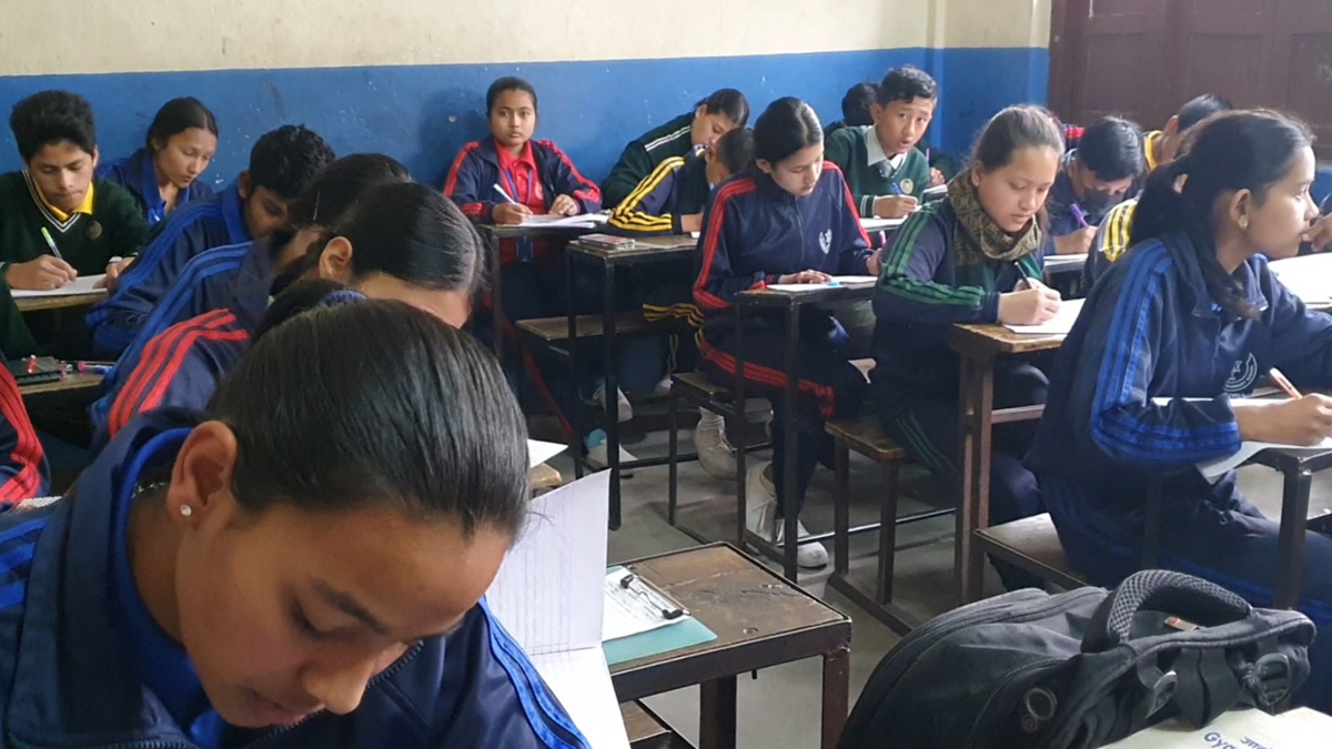 एसईई  विद्यार्थीलाई पुनरावृत्ति अभ्यास गराउँदै स्थानीय तह