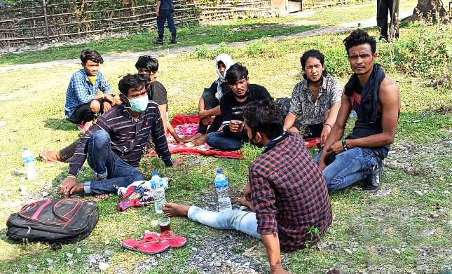 भारतीय सुरक्षाकर्मीकाे सहयाेगमा मध्यरातमा १५ जना विराटनगर आइपुगे