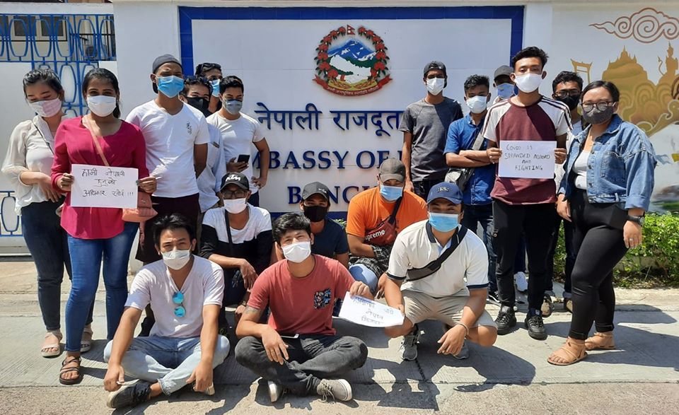 थाइल्याण्डबाट नेपाली विद्यार्थीकाे आग्रह : सबै नियम मान्छाैँ, घर फर्काइदेऊ