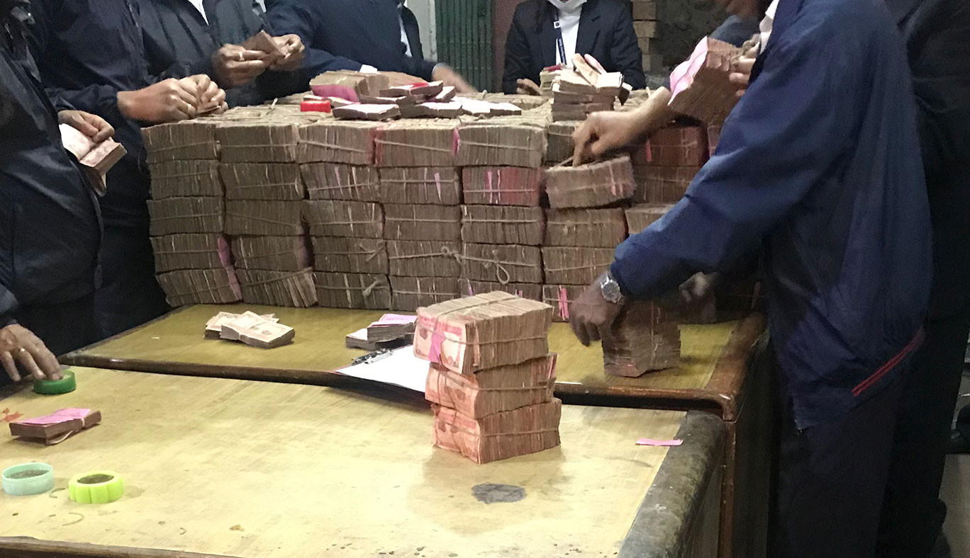 अब नोट कारोबार गर्दा कोरोना कर !