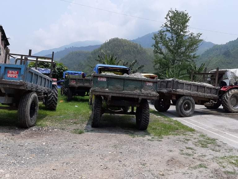 मर्स्याङ्दी नदीबाट बालुवा तस्करी रोक्दा प्रहरी निरीक्षकको सरुवा