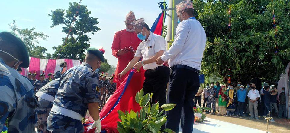 पश्चिमी नाका गड्डाचौकीमा फहराइयो नेपालको झण्डा