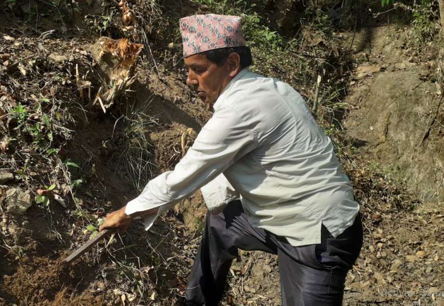 खोरिया फाँड्दै पूर्वसांसद आचार्य