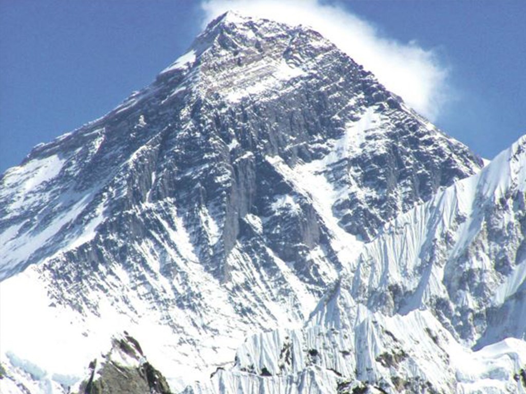 सगरमाथा आरोहणका लागि खुम्बु आइसफलको बाटो तयार