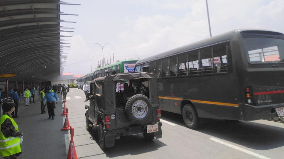 कुवेतबाट १६१ महिला कामदार बोकेर आएको विमान काठमाडौंमा अवतरण