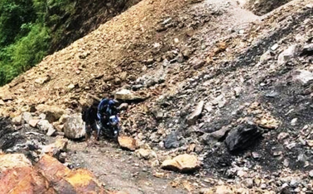 रातोमाटे काभ्रे सडक अझै अवरुद्ध 