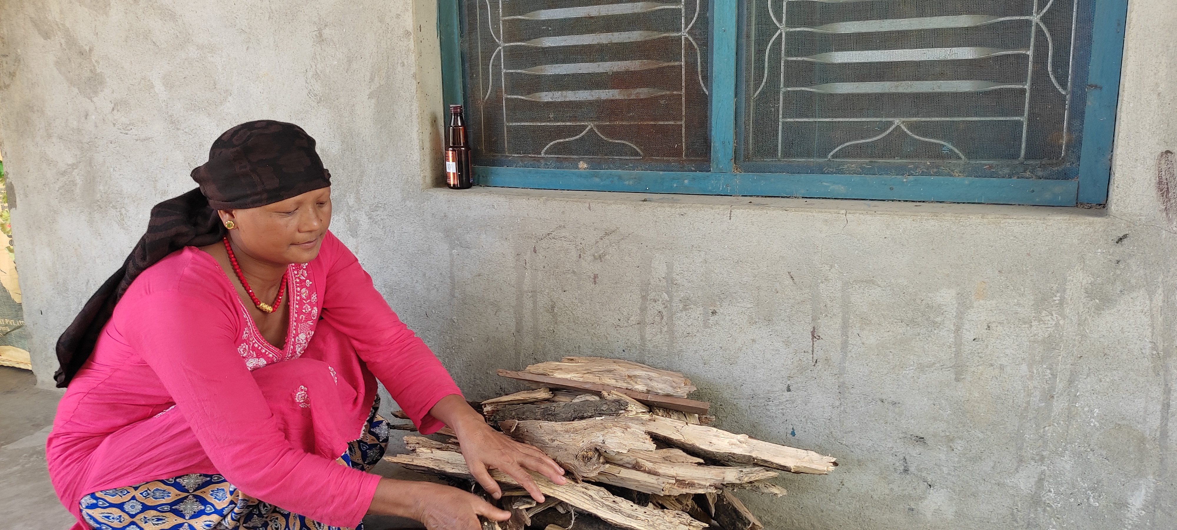 भागरथीकाे दुःख : कमैया शिविरदेखि कुवेत, कतारसम्म, बिरामी पर्दा उपचार गर्ने पैसा छैन