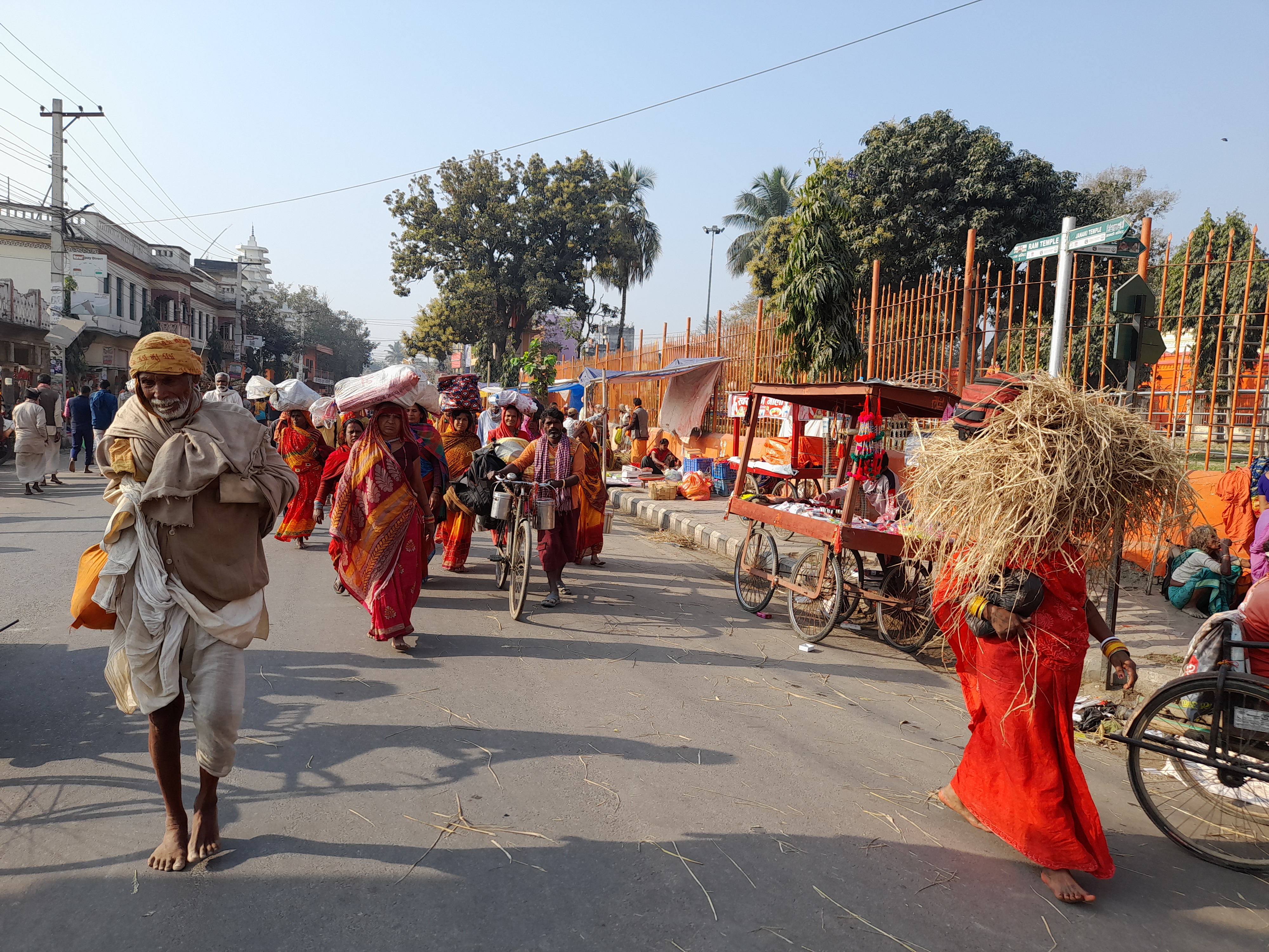 १२० किलोमिटर पैदलयात्रा गरेर जनकपुर आइपुगे परिक्रमामा सहभागीहरू (तस्वीरसहित)