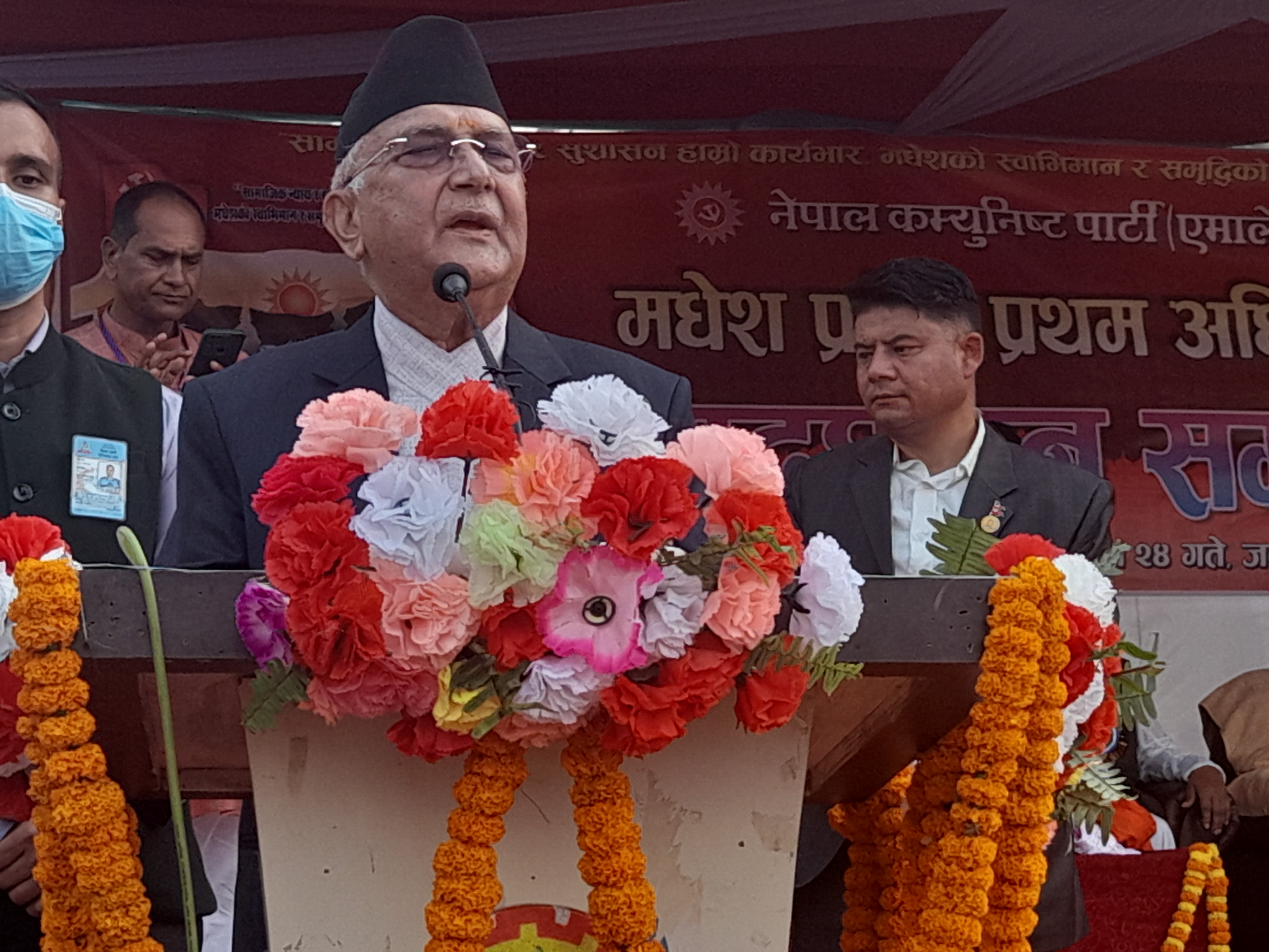 नेता-कार्यकर्तालाई निर्देशन दिँदै ओलीले भने- मधेशबाट प्रदेश र प्रतिनिधिसभामा ६० सिट जित्ने गरी तयारी गर्नू 