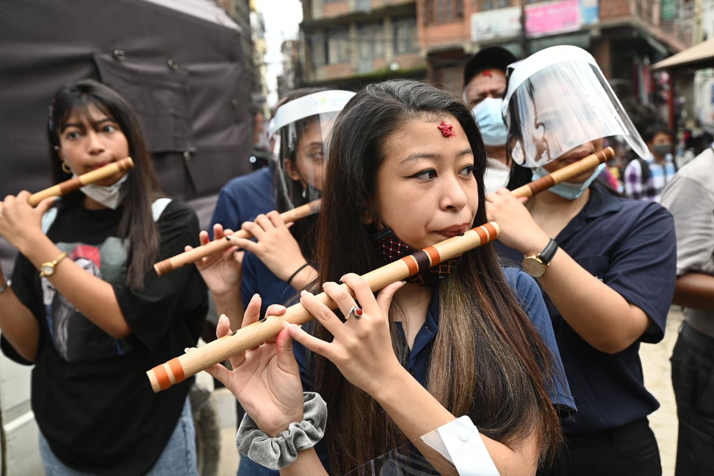 हुनुमानढोकामा इन्द्रध्वजकाे प्रवेश (तस्वीरहरू)