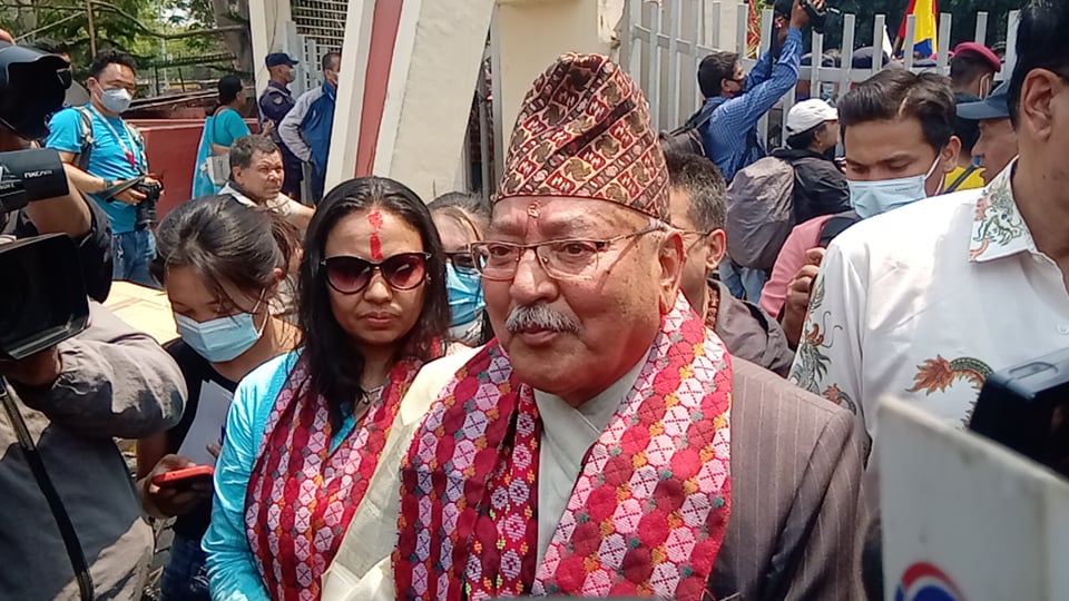 मदनदास श्रेष्ठले राप्रपाबाट दर्ता गराए काठमाडाैंकाे मेयरमा उम्मेदवारी