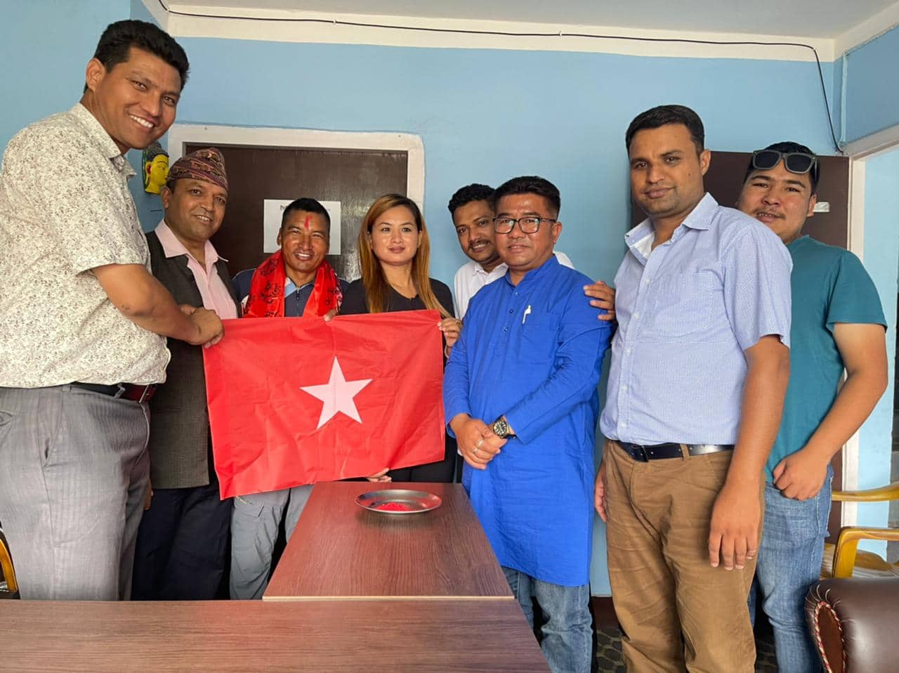 युवा संघका जिरेलले लेनिन पिकमा नेकपा एसको झण्डा फहराउने 