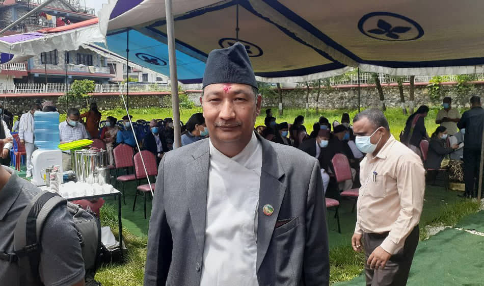 आफ्नै बुबाआमाकाे ट्रष्टलाई छुट्याएकाे १ कराेड बजेट नलिने गण्डकीका शिक्षामन्त्रीको घोषणा, मागे माफी