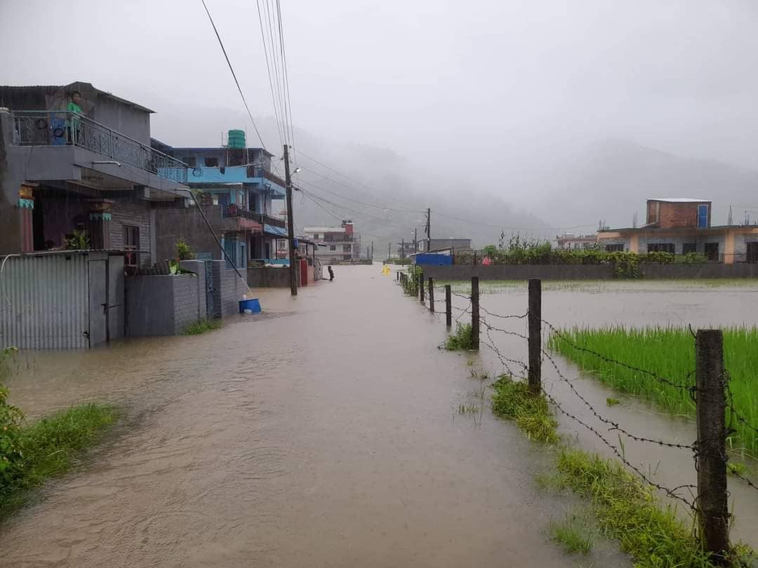 पोखरामा पहिरोले पुरिएर एक जनाको मृत्यु, एक सय घर डुबानमा