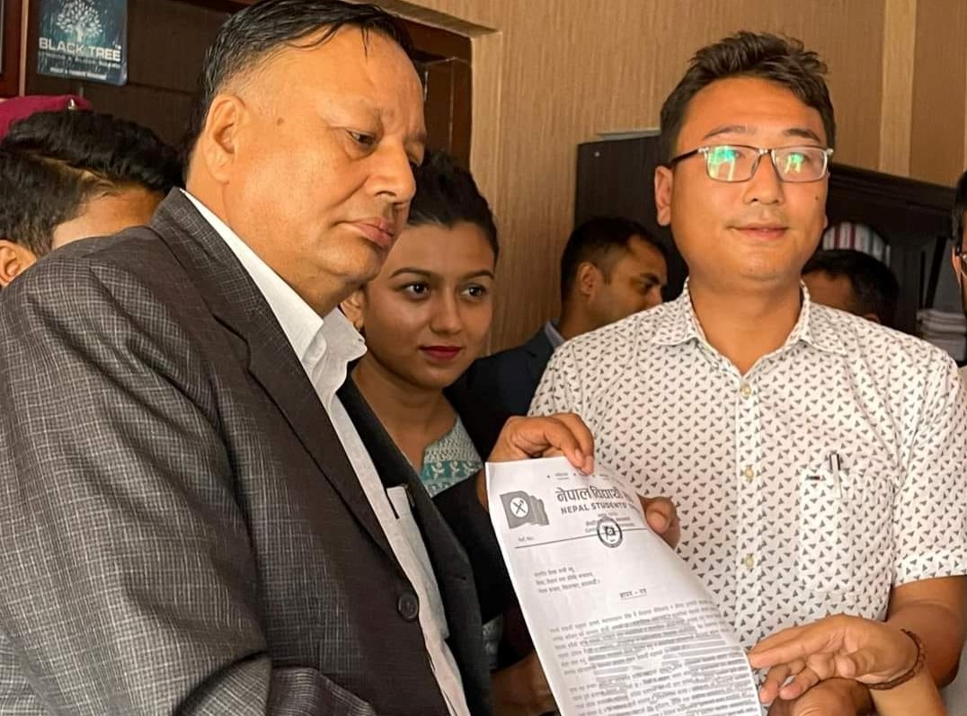 शिक्षा मन्त्रीलाई नेविसंघले बुझायो २९ बुँदे ज्ञापनपत्र