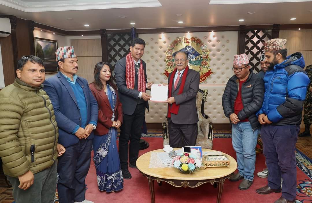 प्रेमप्रसादको आत्मदहबारे छानबिन गर्न माग गर्दै प्रधानमन्त्रीलाई युवा संघको २९ बुँदे ज्ञापनपत्र
