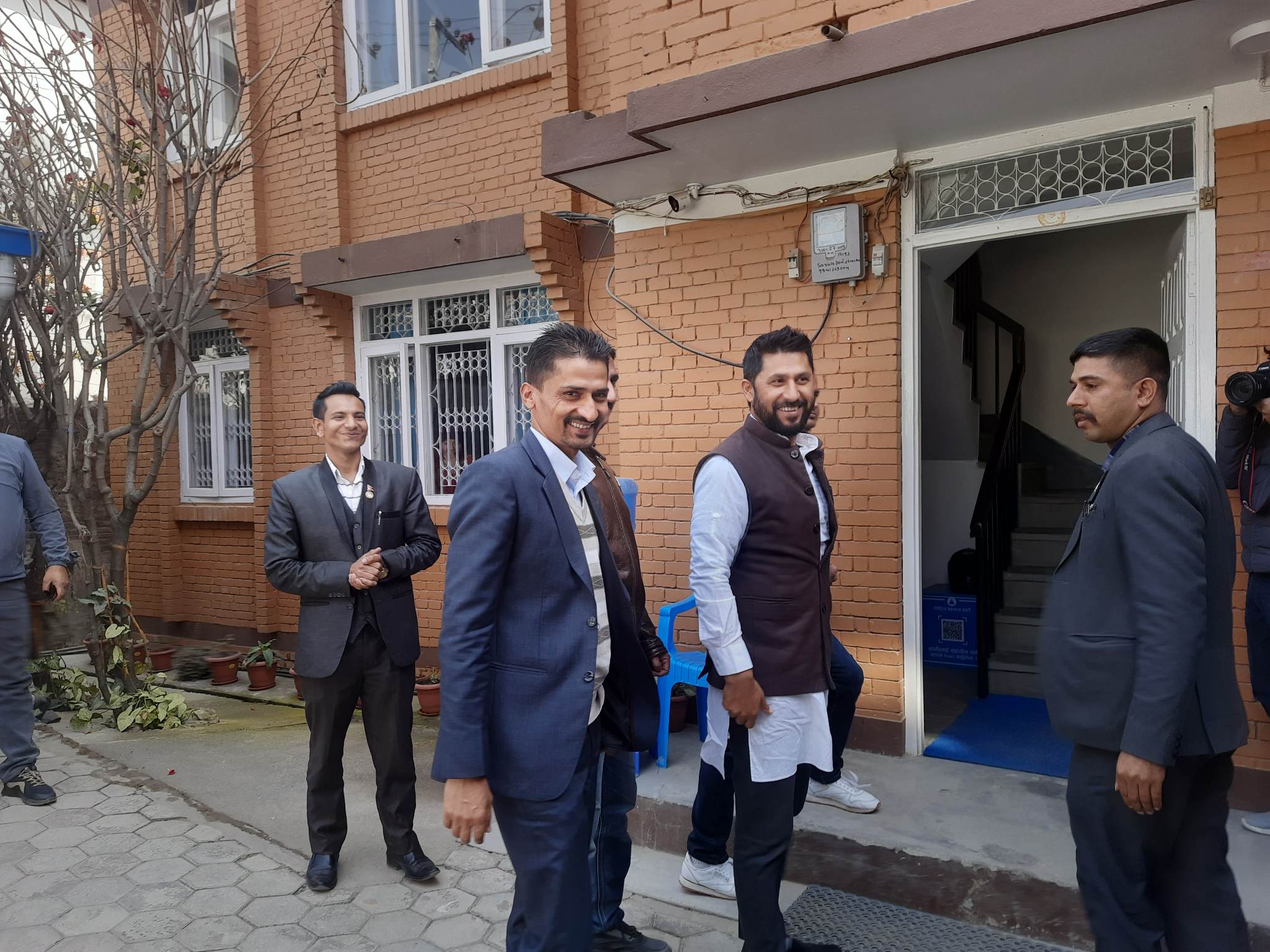 रास्वपाको निर्णायक बैठक बस्दै, रविले भने- सिधा कुरा नगरेको धेरै भएछ 