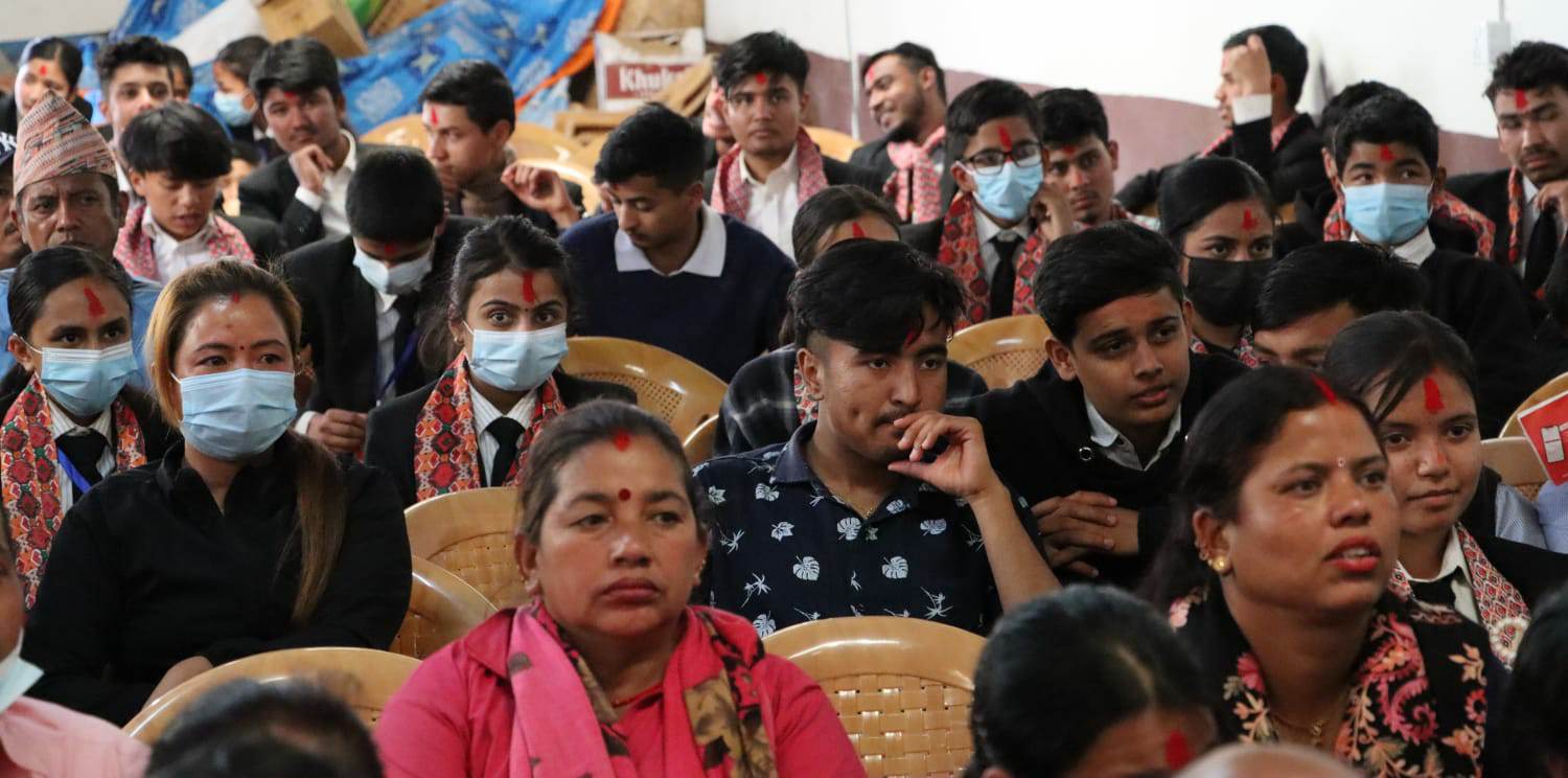 रेसुङ्गा नगरपालिकाले दियो ९६ विद्यार्थीलाई १६/१६ हजार अनुदान