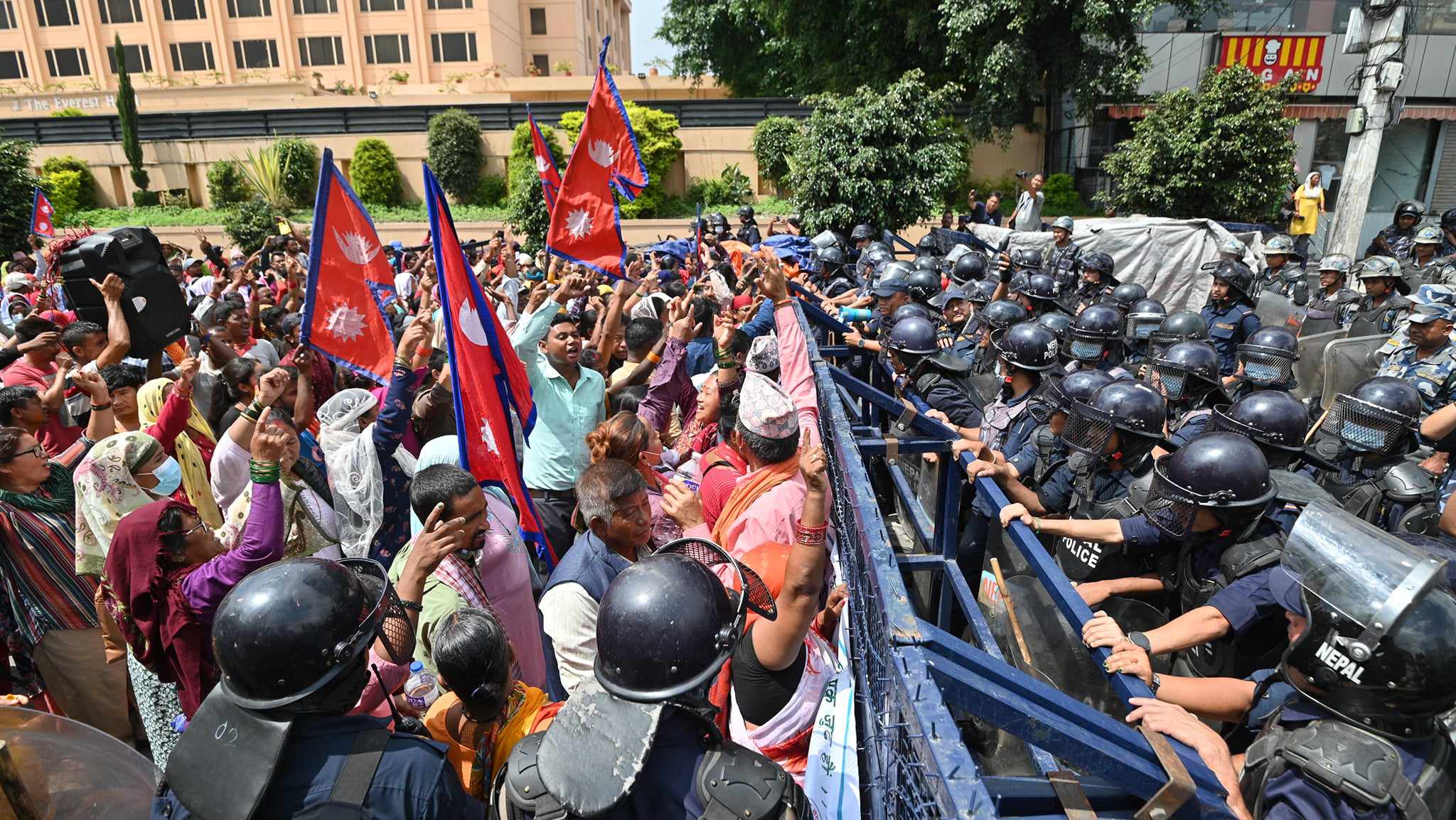 सहकारीपीडितको माइतीघरदेखि बानेश्वरसम्म प्रदर्शन (तस्वीरहरू) 