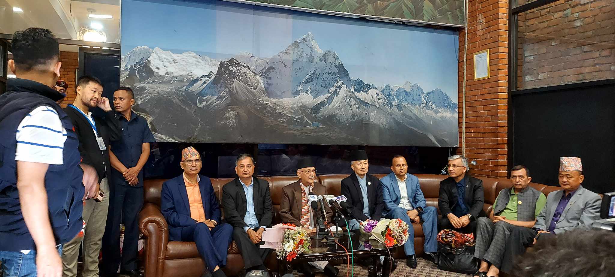 कम्बोडिया भ्रमणबाट ओली स्वदेश फिर्ता 