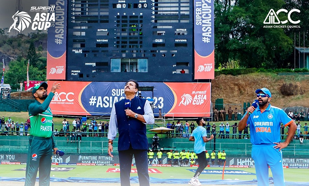 भारत र पाकिस्तानबीच हाइभोल्ट खेल केहीबेरमा सुरु हुँदै । टस जितेको भारतले पहिला ब्याटिङ गर्ने 