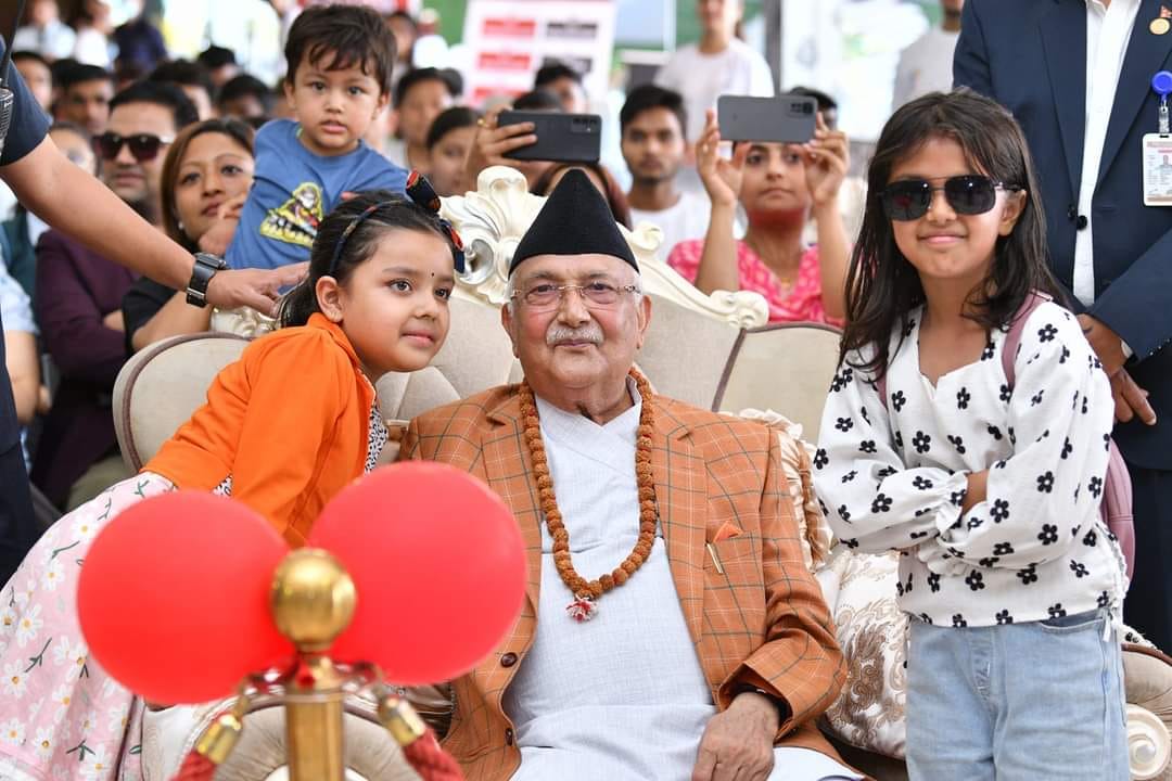 ‘बासँग विद्यार्थी’मा विद्यार्थीको प्रश्न ओलीको जवाफ– म अब्बल राजनीतिज्ञ होइन, २० वर्ष अझै सक्रिय हुन्छु 