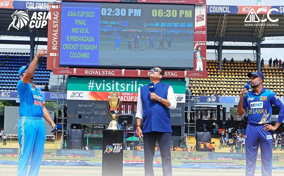 एसिया कप फाइनलः सुरु भयो भारत र श्रीलंकाबीचको खेल, बुमराहले लिए तेस्रो बलमै विकेट