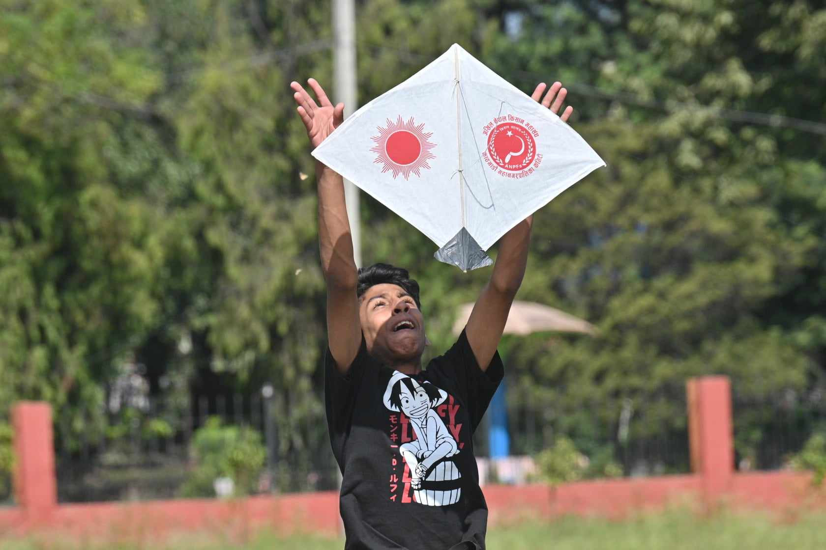एमालेको आयोजनामा चङ्गा उडाउने प्रतियोगिता (तस्वीरहरू)